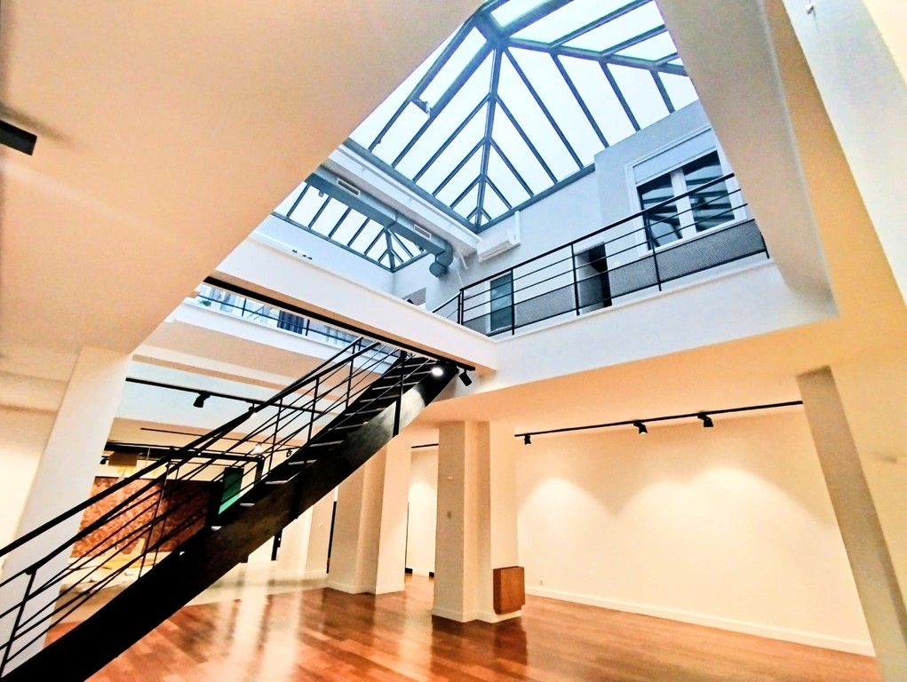 appartamento su due piani 8 camere in vendita su Paris (75010)