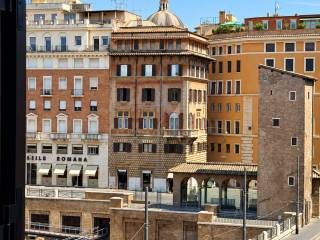appartamento 12 camere in vendita su Roma  (00186)