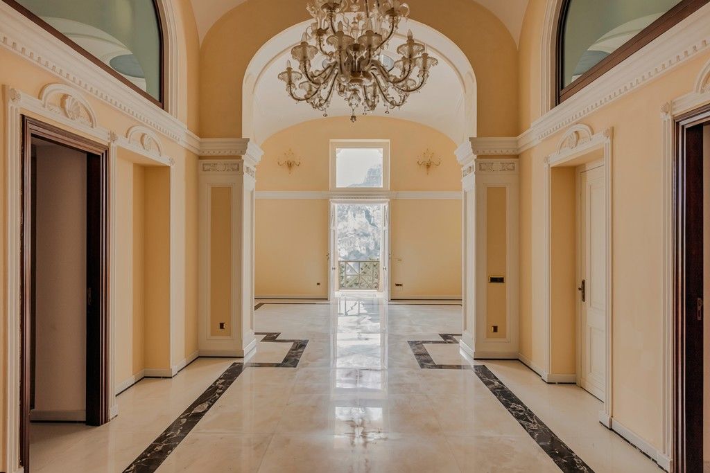 villa 12 camere in vendita su Capri  (80073)